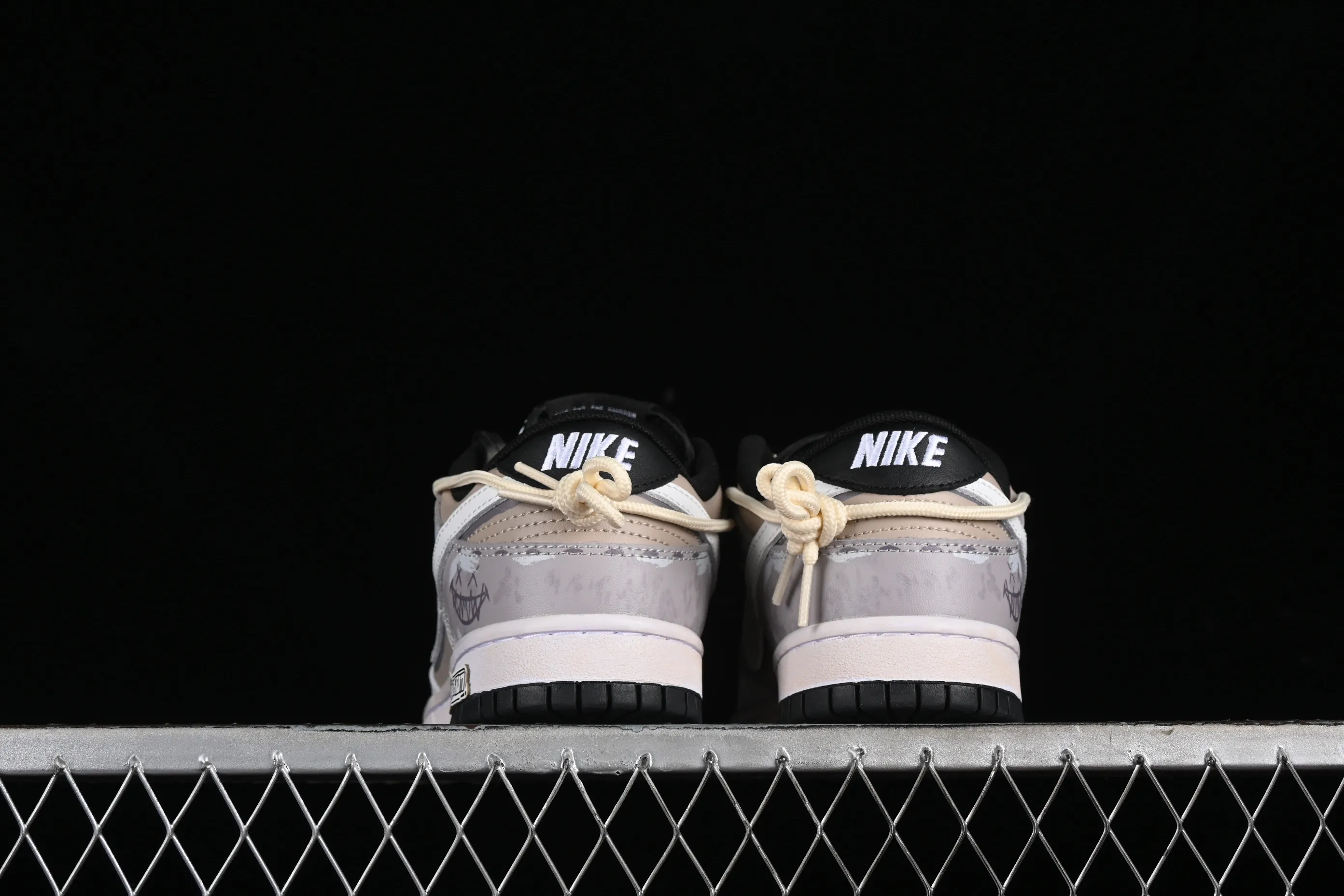 All Categories Nk SB Dunk Series Nk SB Dunk Low Low-top sneakers Nk Dunk Low "Joker" Speed ​​Space Destroyer White Gray SB strap low-top casual sneakers DD1391-100